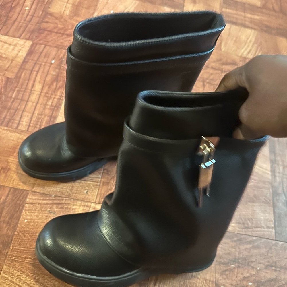 Classic Black Women's Mid-Calf Boots - Picture 3 of 3